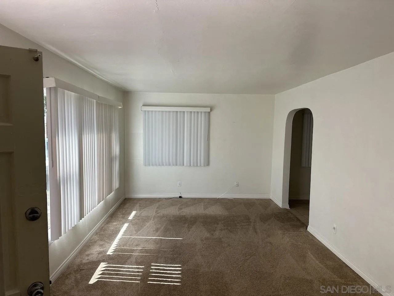 623 Prescott Ave - Photo 5 of 16