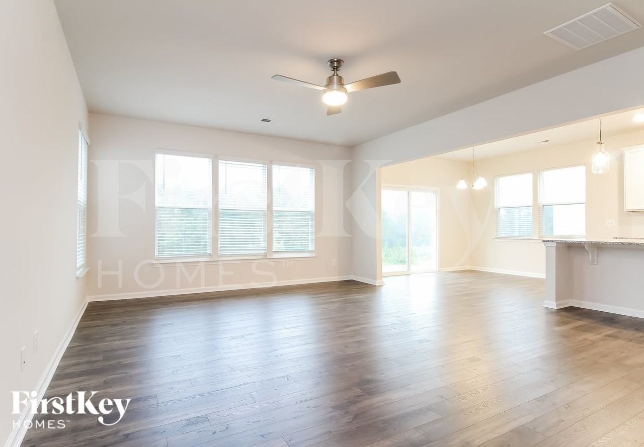 721 Ridgemoor Trl - Photo 3 of 16
