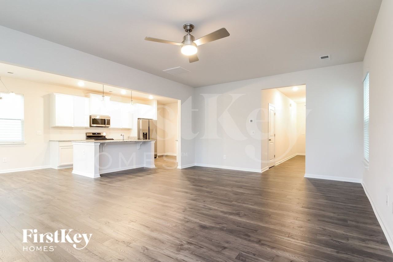 721 Ridgemoor Trl - Photo 4 of 16