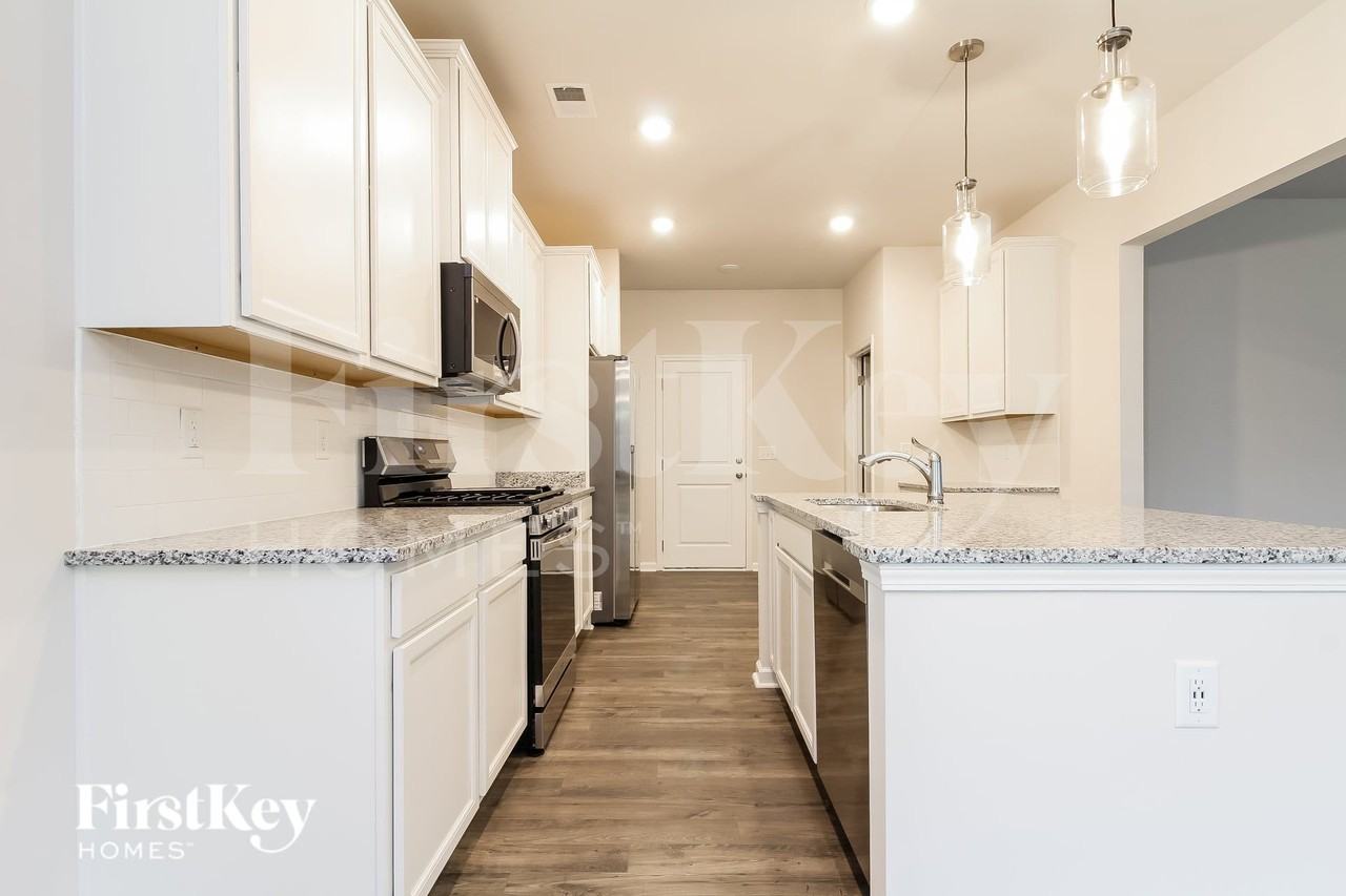 721 Ridgemoor Trl - Photo 5 of 16