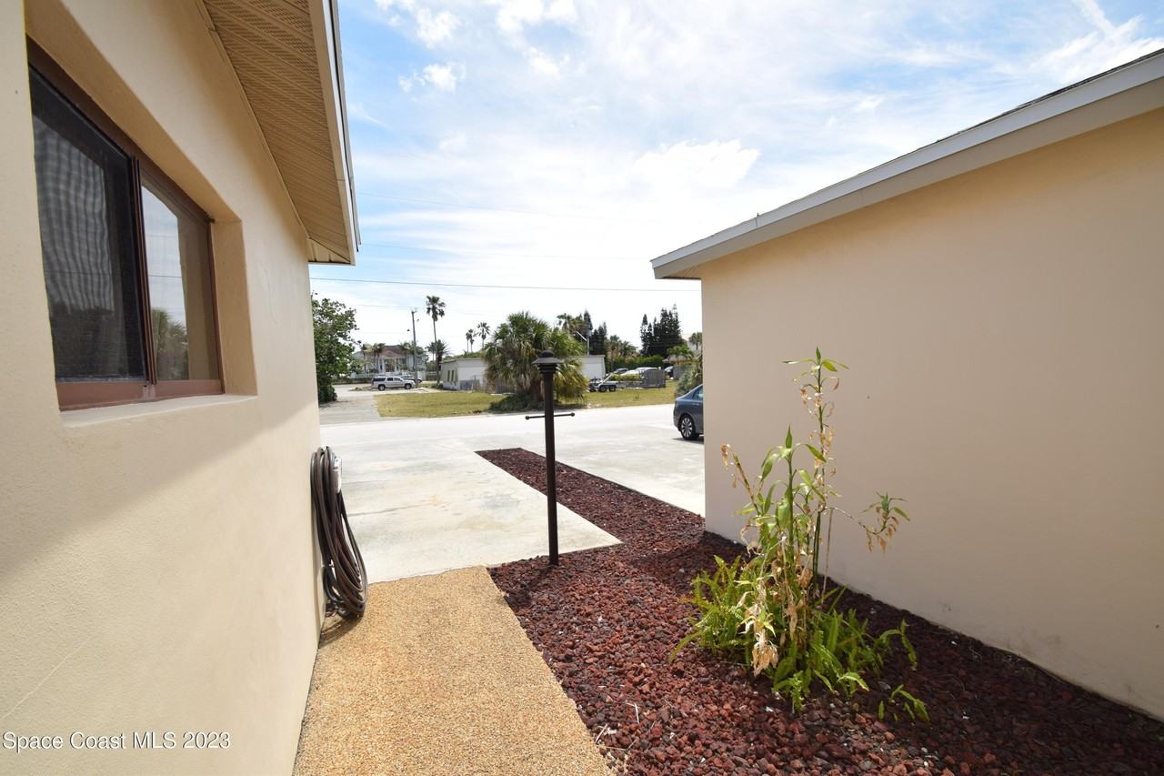658 Atlantic Dr - Photo 4 of 50