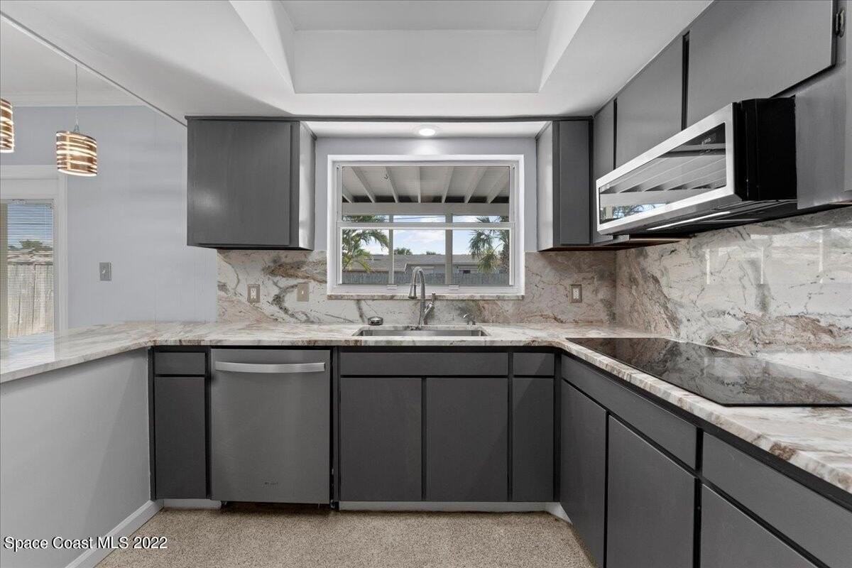 215 Marion St - Photo 2 of 20