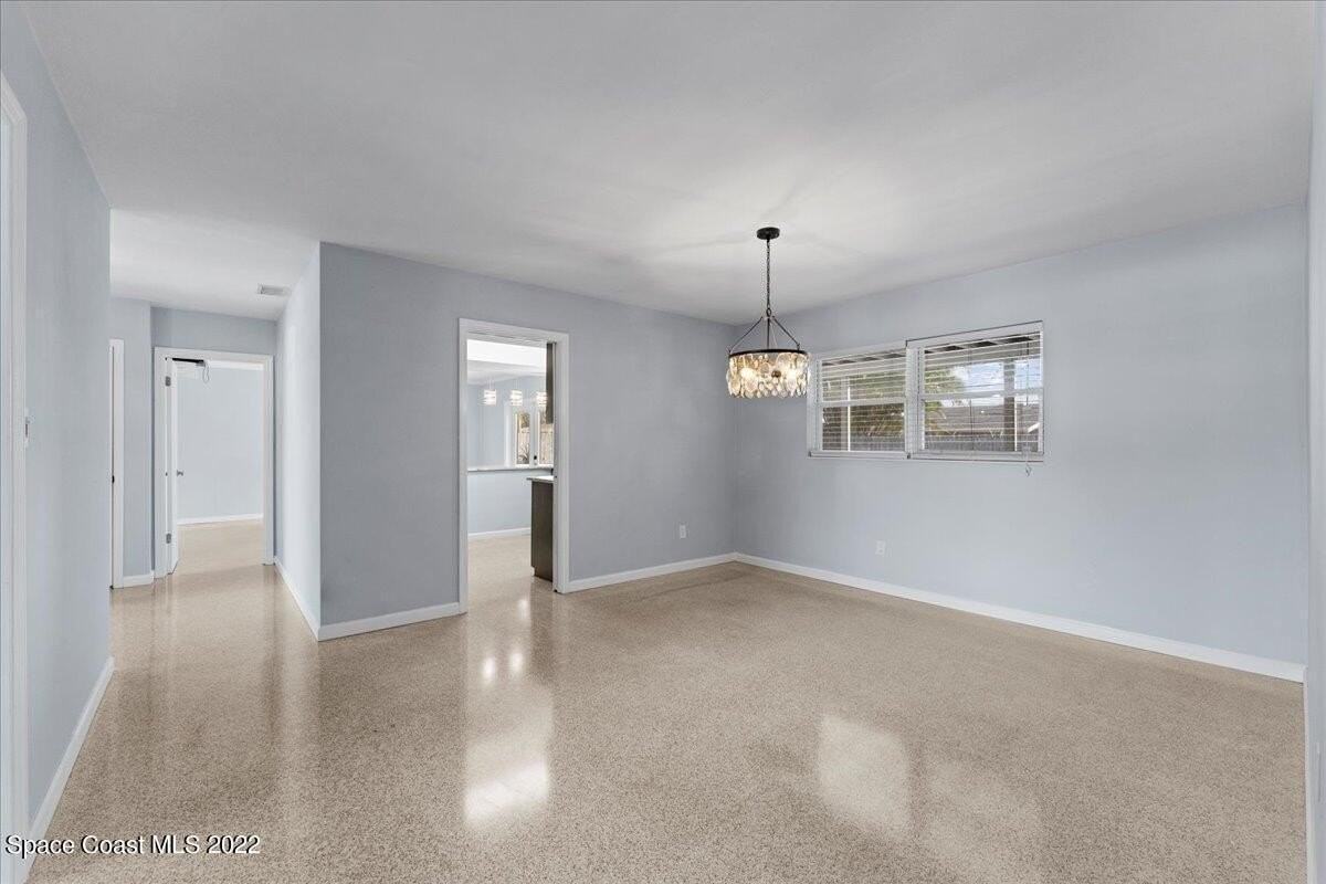 215 Marion St - Photo 3 of 20