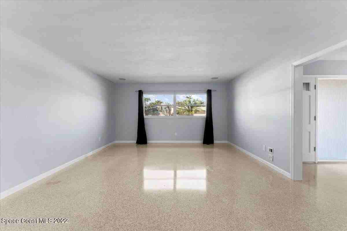 215 Marion St - Photo 7 of 20