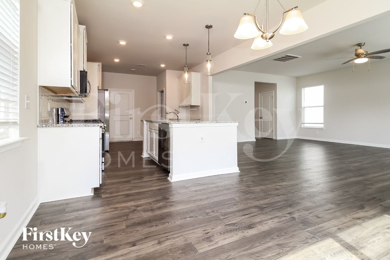 302 Ashborne Ln - Photo 4 of 15