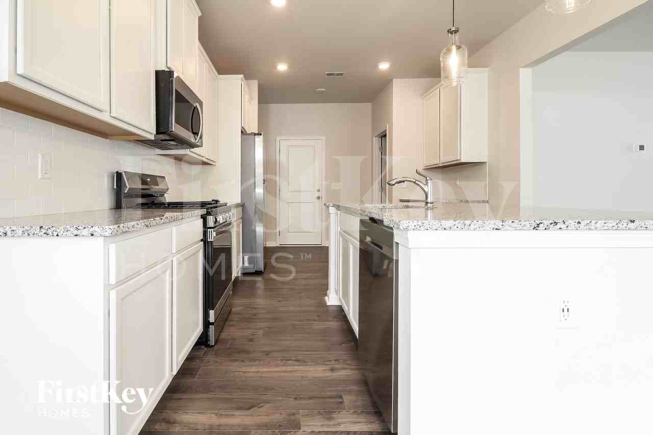 302 Ashborne Ln - Photo 5 of 15