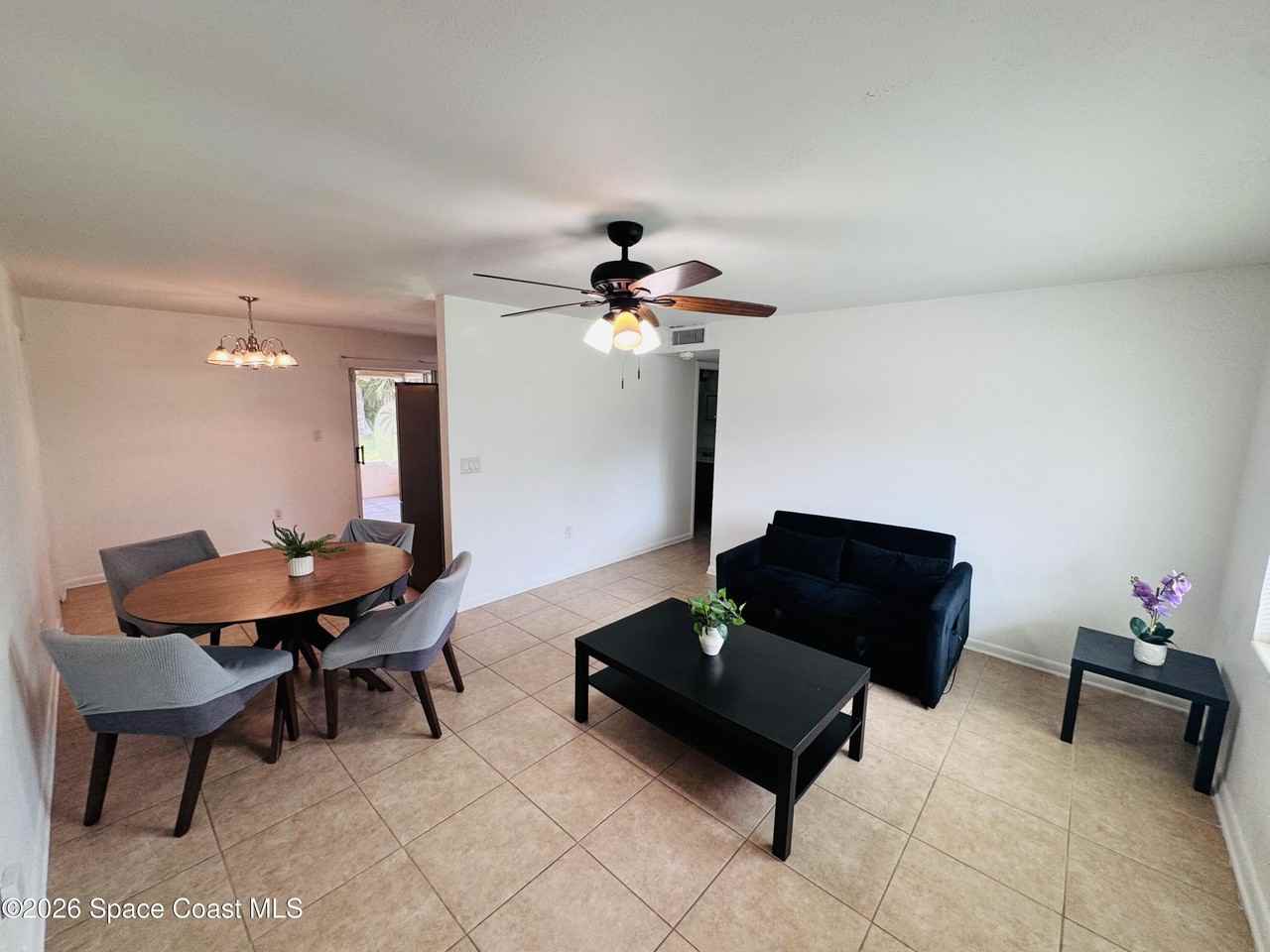 1812 Oakwood Dr - Photo 2 of 12