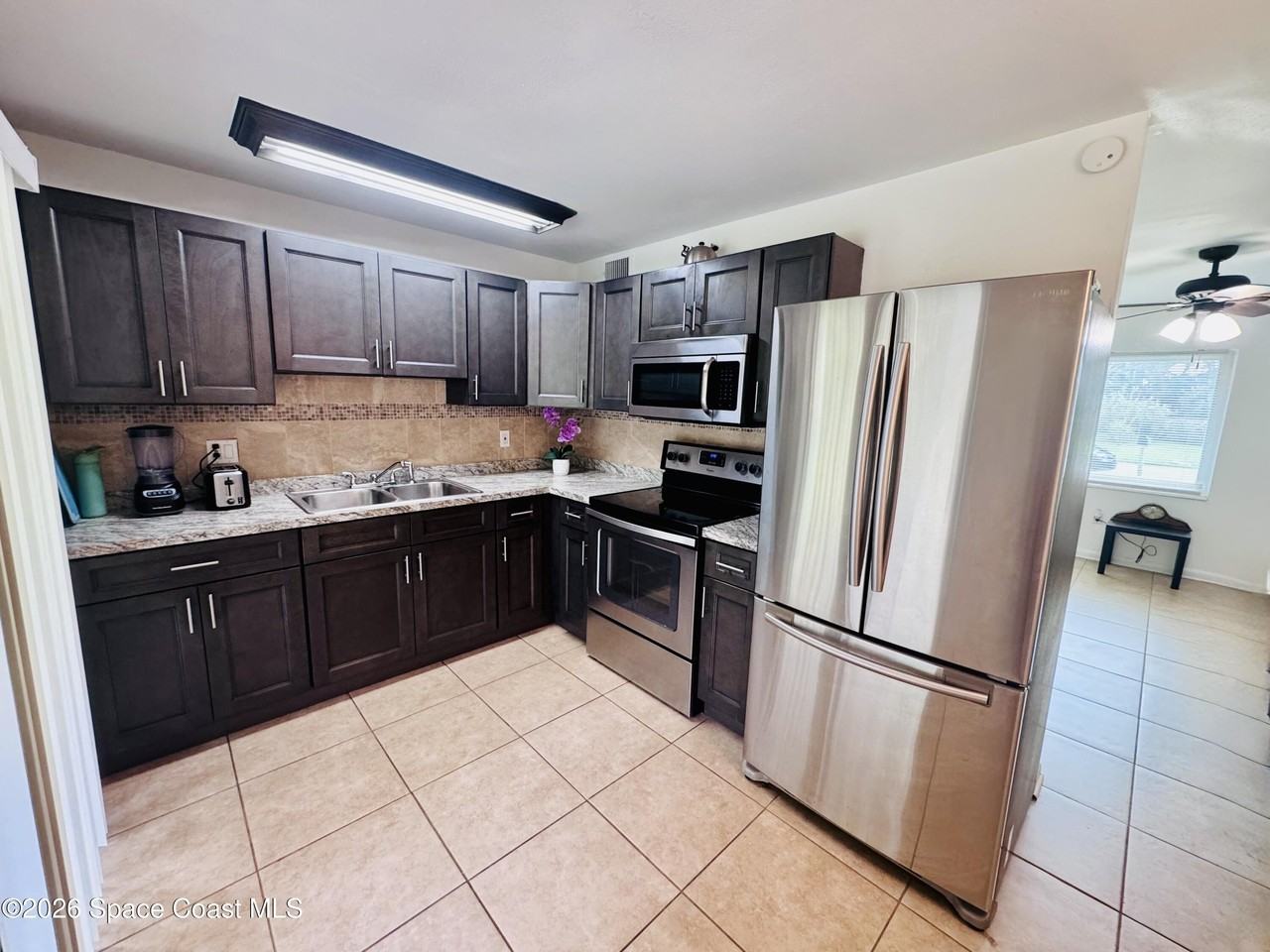 1812 Oakwood Dr - Photo 4 of 12