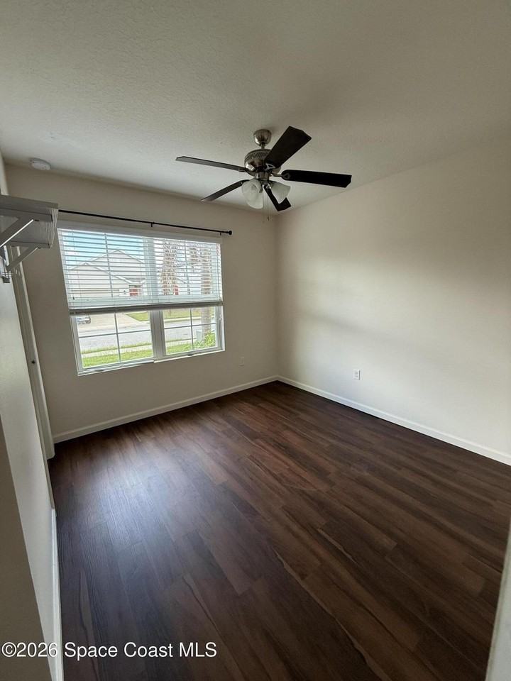 1070 Swiss Pointe Ln - Photo 4 of 19