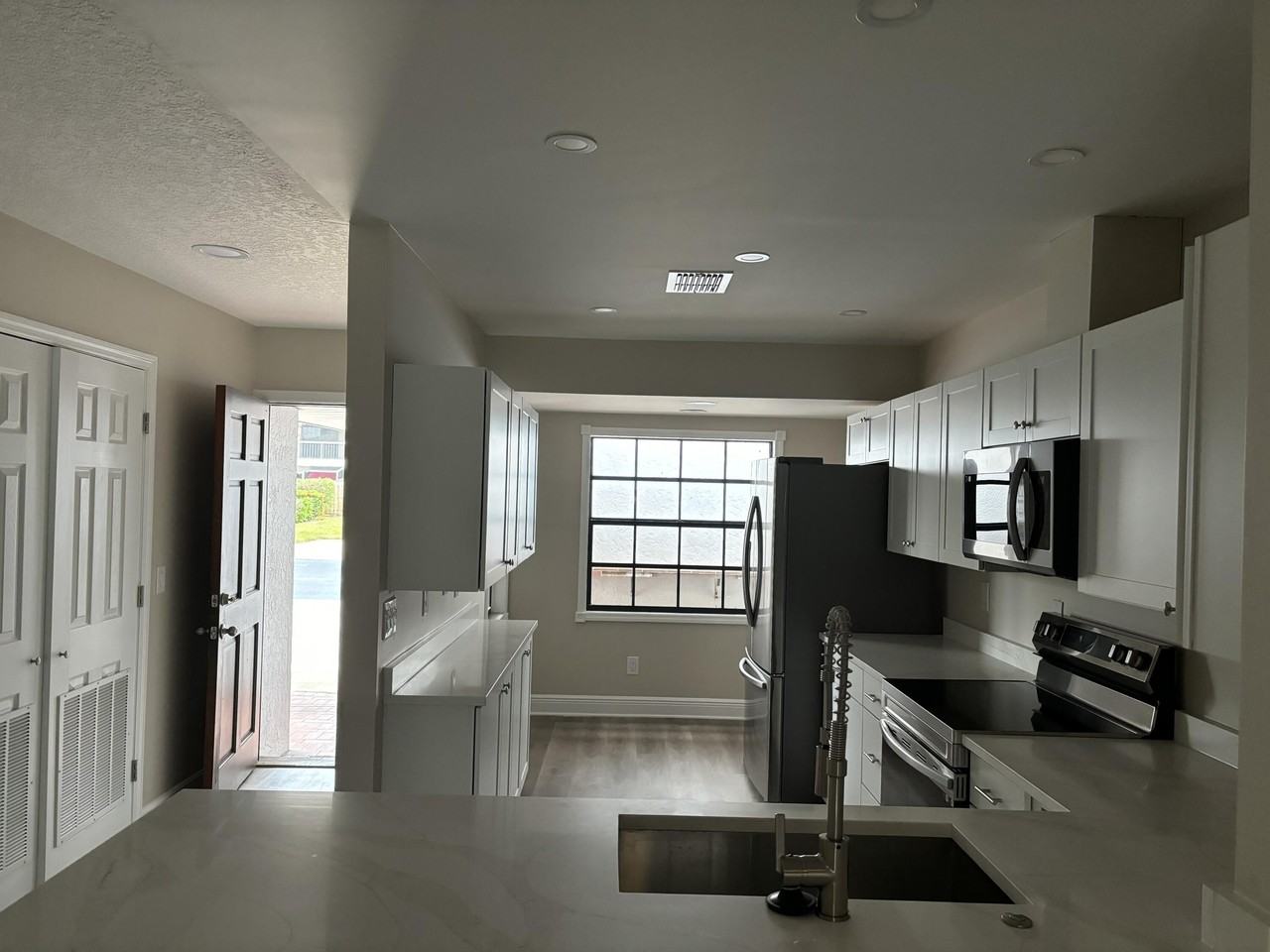 255 Paradise Blvd #18 - Photo 4 of 17