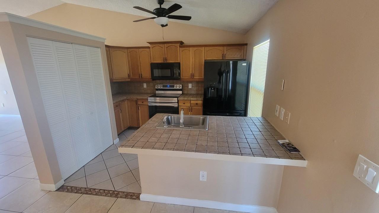 1837 Heartwellville St Nw - Photo 4 of 14