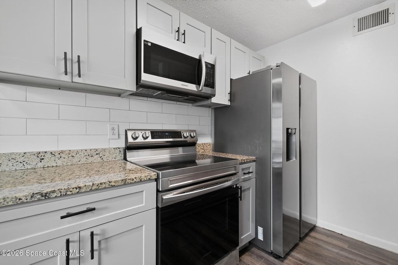 451 Mercury Ave Se #201 - Photo 3 of 18