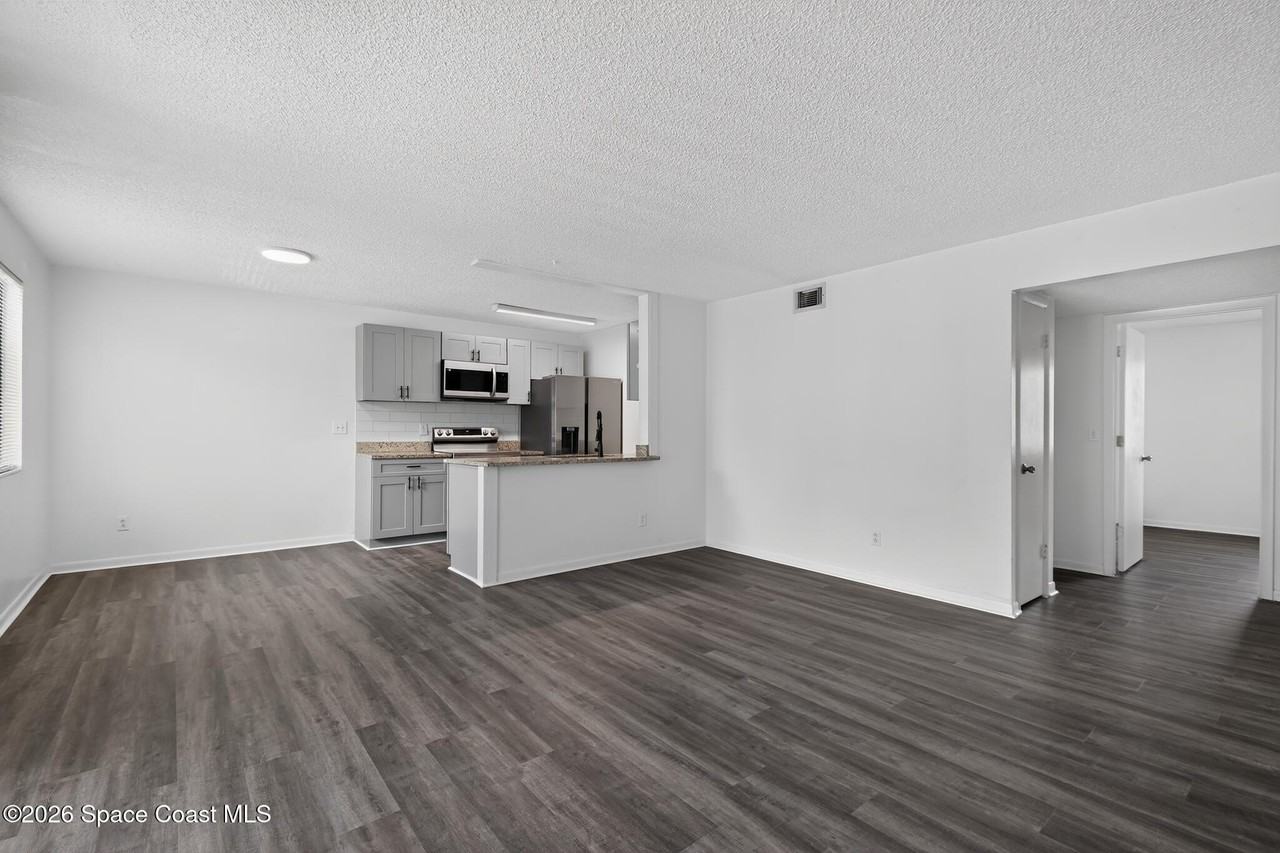 451 Mercury Ave Se #201 - Photo 5 of 18