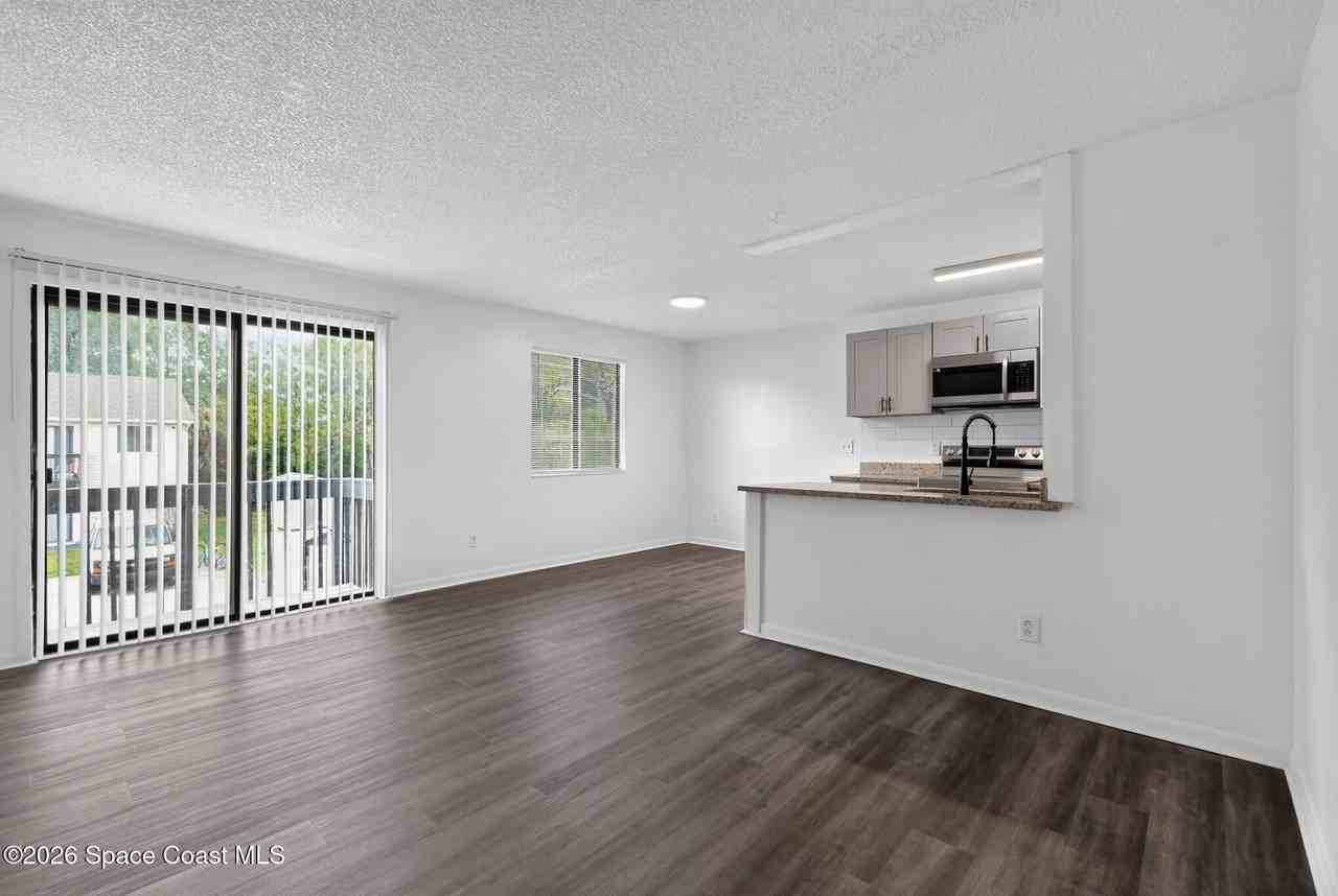451 Mercury Ave Se #201 - Photo 6 of 18