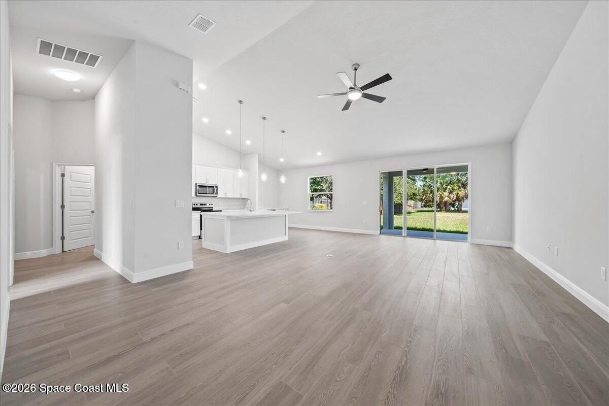 407 Cellini Ave Ne - Photo 4 of 50