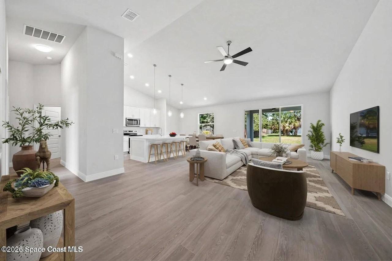 407 Cellini Ave Ne - Photo 5 of 50