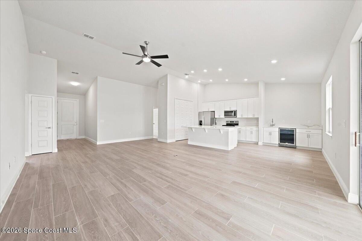 407 Cellini Ave Ne - Photo 7 of 23