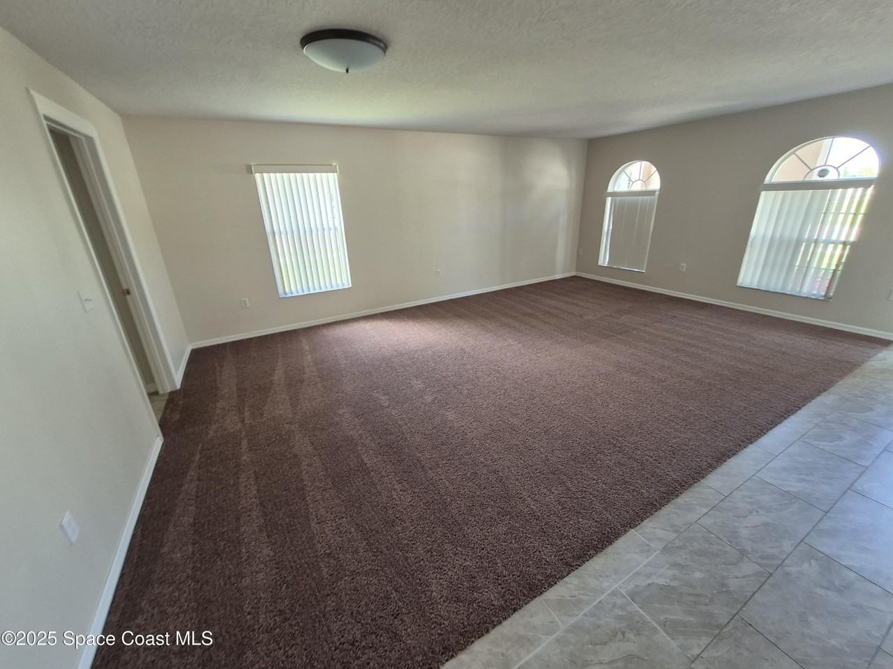 2109 Maeve Cir - Photo 2 of 16
