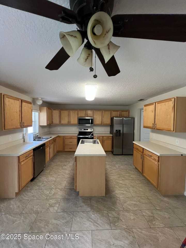 2109 Maeve Cir - Photo 5 of 16