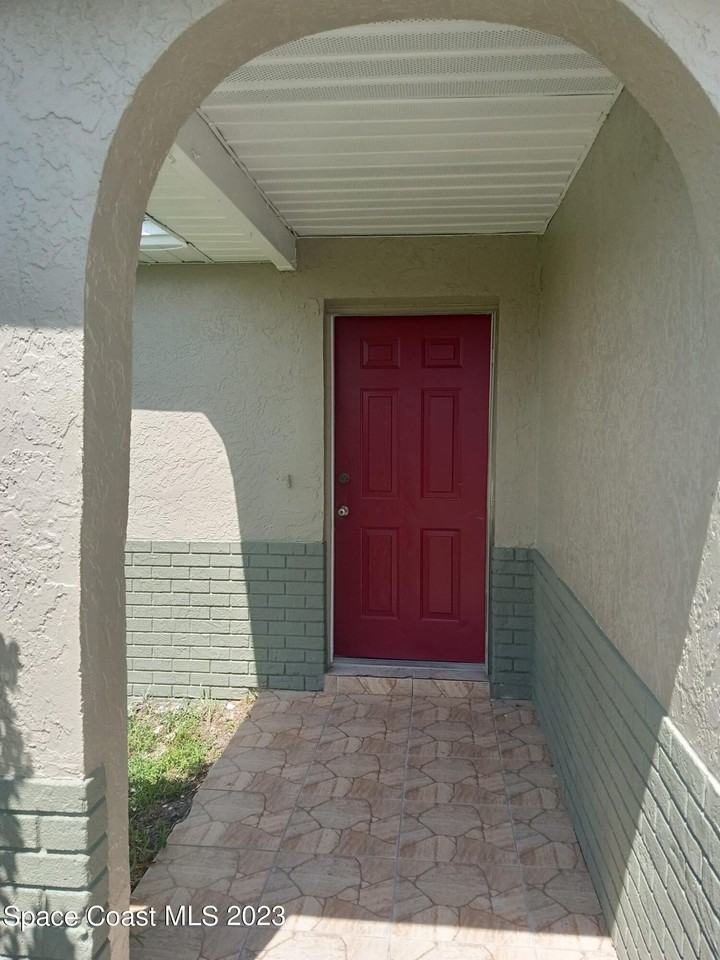 2610 Brett Ct - Photo 2 of 10