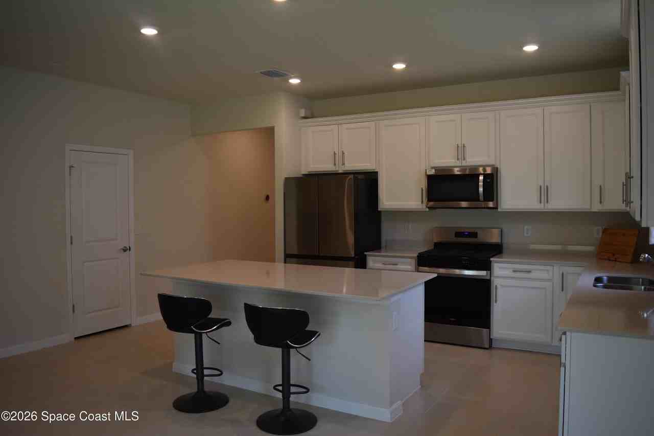 5039 Sunnytime St - Photo 7 of 46