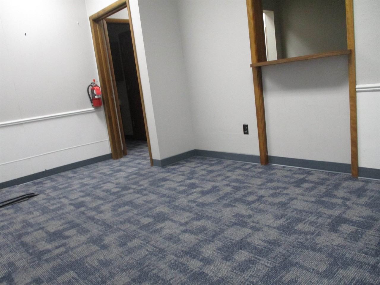 215 N Spring St - Photo 3 of 13