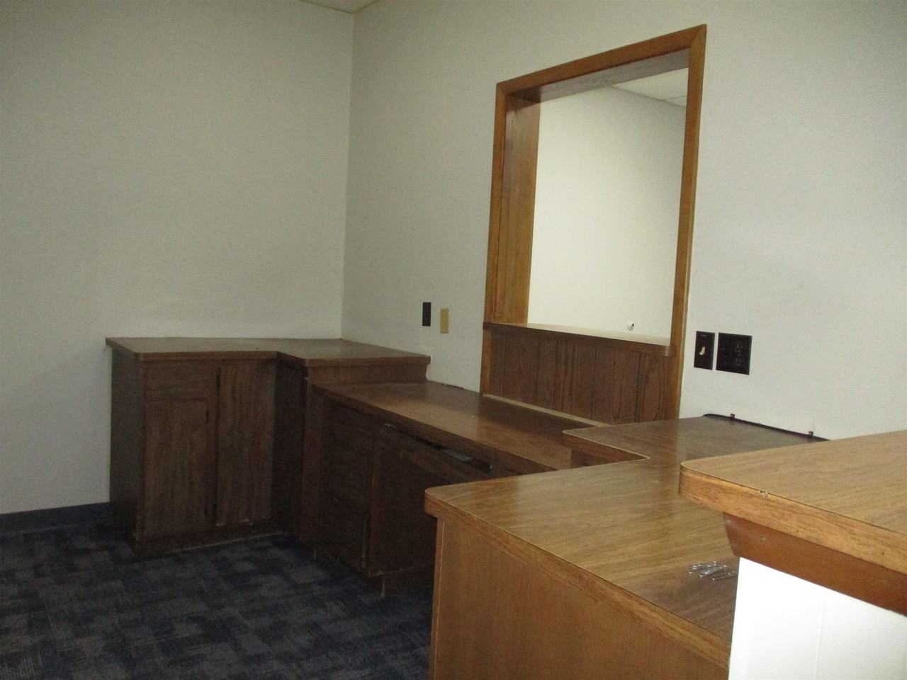 215 N Spring St - Photo 6 of 13