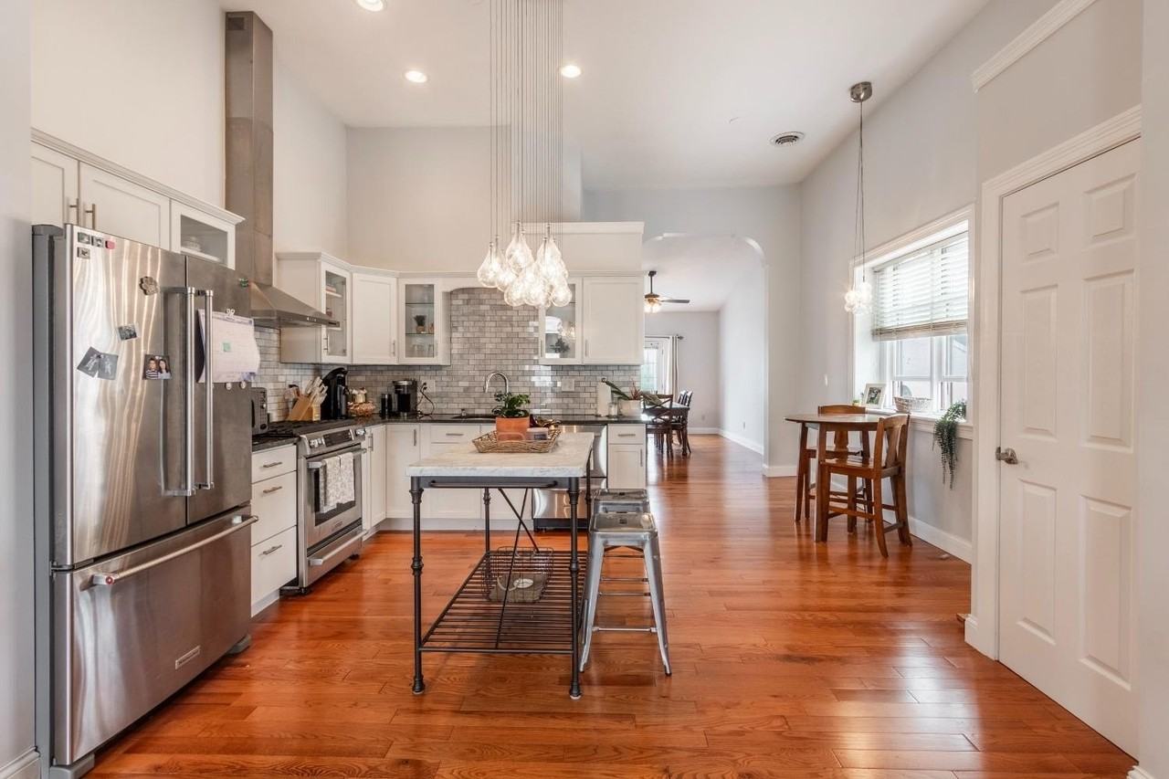 316 Walnut St - Photo 4 of 34