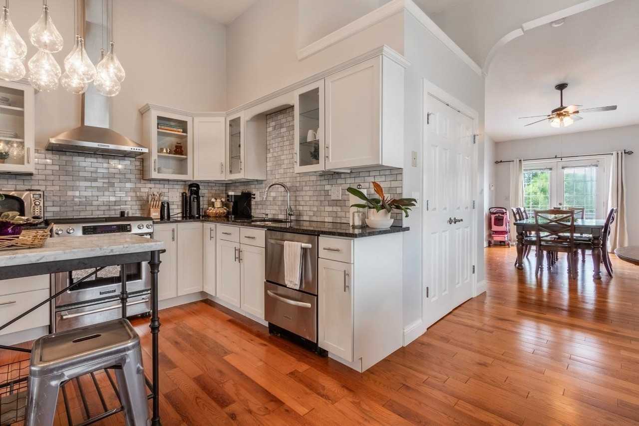 316 Walnut St - Photo 7 of 34