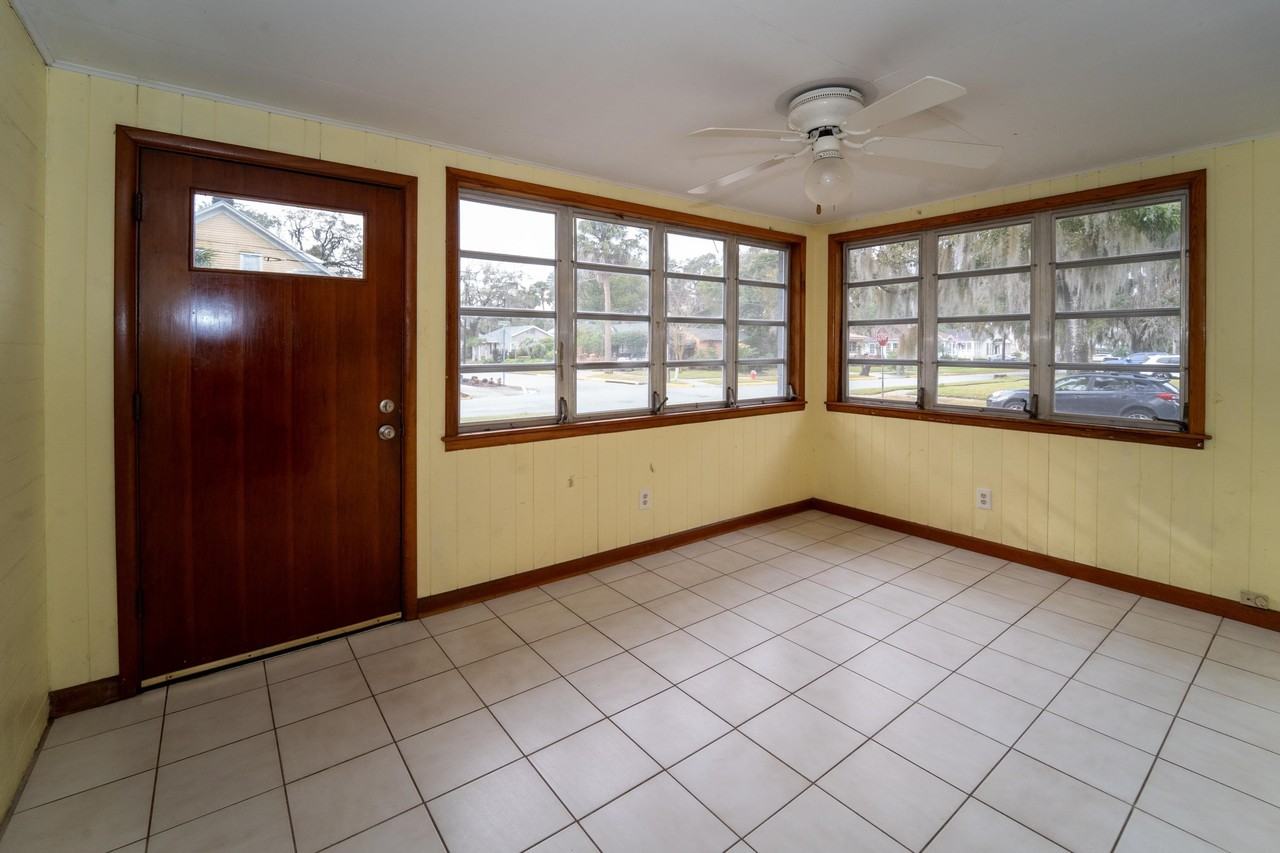 64 Fullerwood Dr - Photo 4 of 40