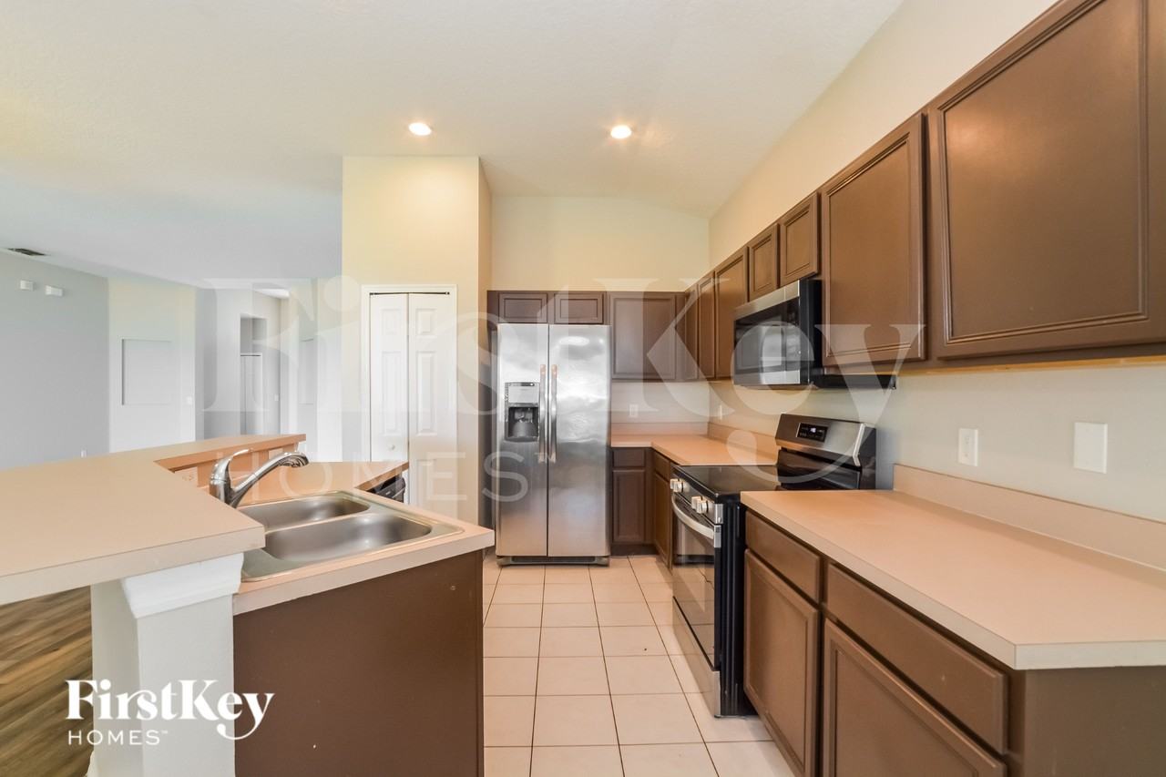 14330 Estrella Dr - Photo 5 of 16