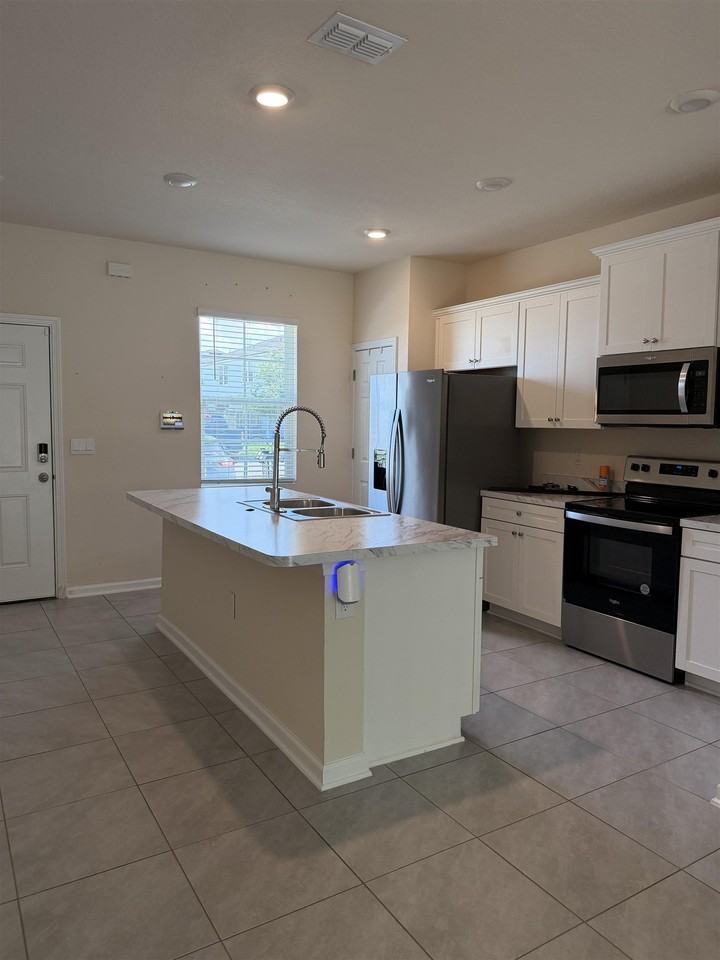 136 Whispering Brook Dr - Photo 3 of 12