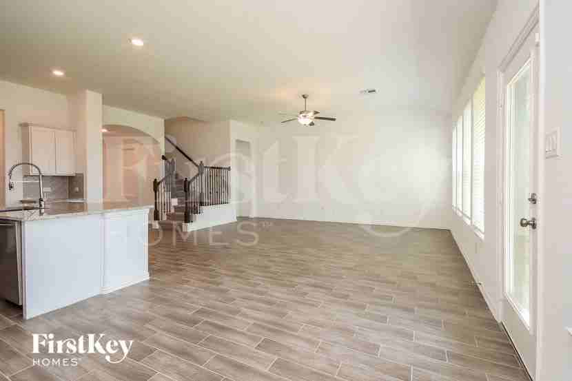 15122 Arlington Park Ave - Photo 3 of 15