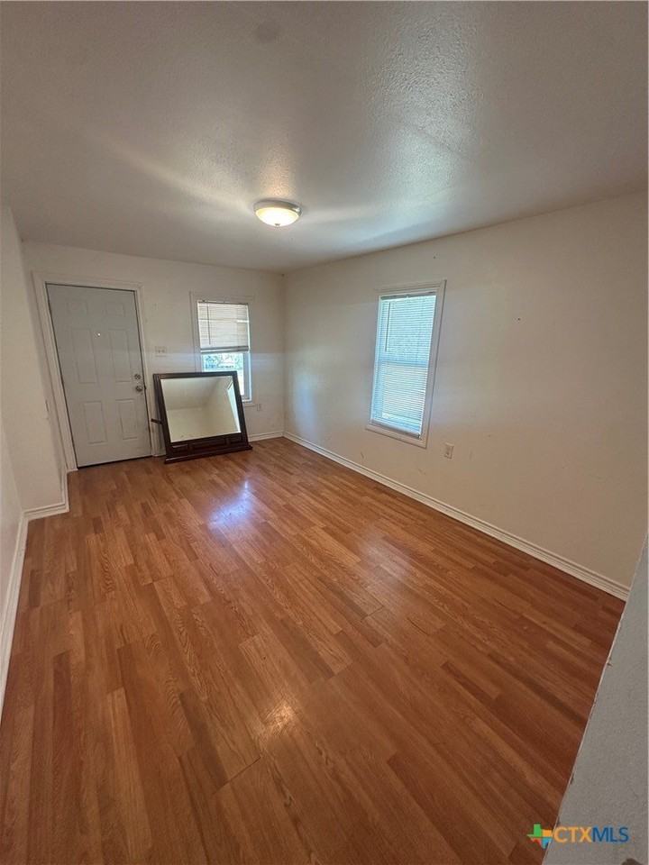 808 S Cameron St #A - Photo 5 of 11