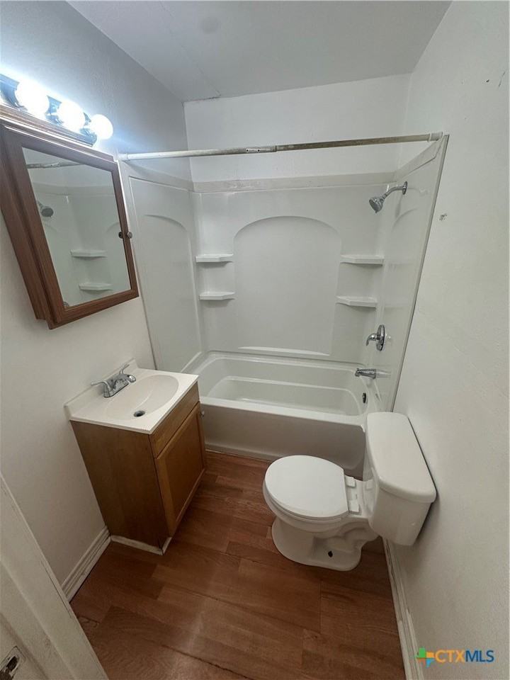 808 S Cameron St #A - Photo 7 of 11