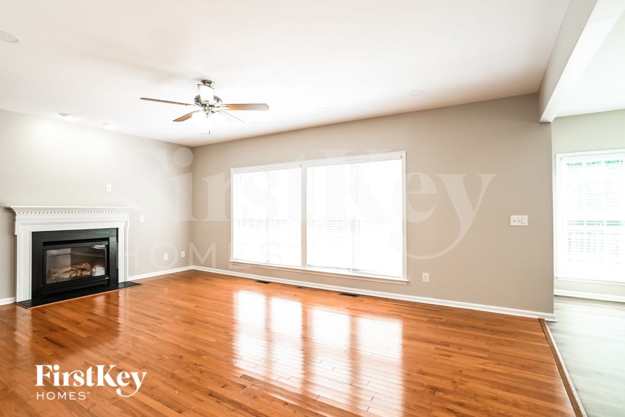 1113 Boxelder Ln - Photo 3 of 16