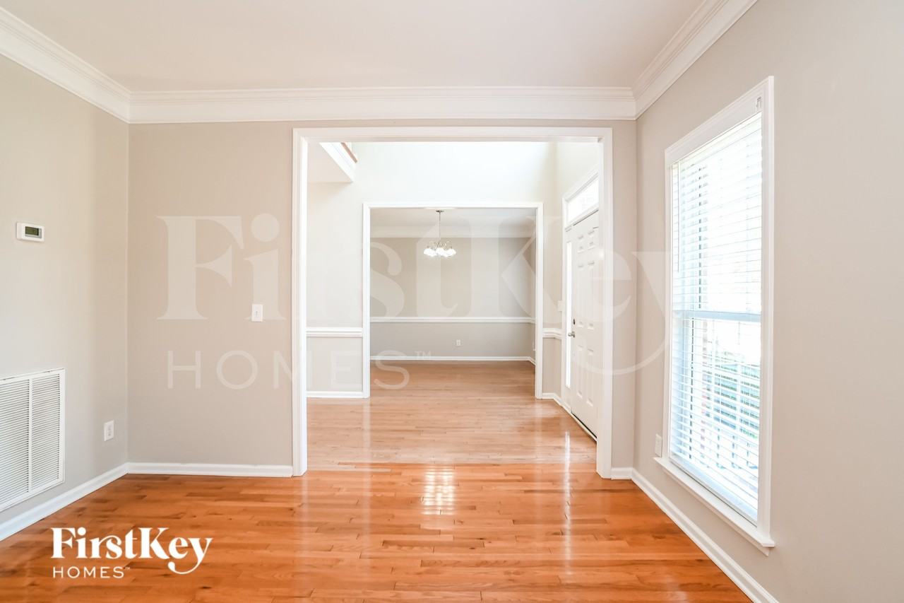 1113 Boxelder Ln - Photo 4 of 16