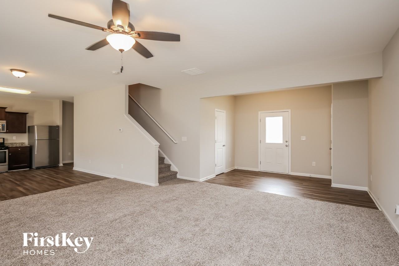 1447 Turning Leaf Ln - Photo 3 of 15