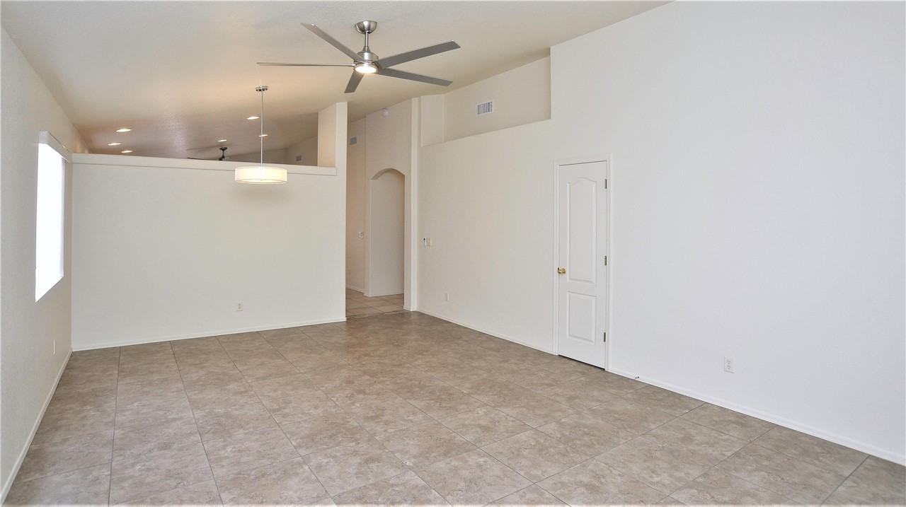 2633 W Cezanne Cir - Photo 7 of 44
