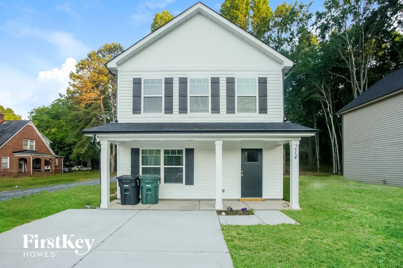 214 Parkway Ave Nw - Photo 2 of 15