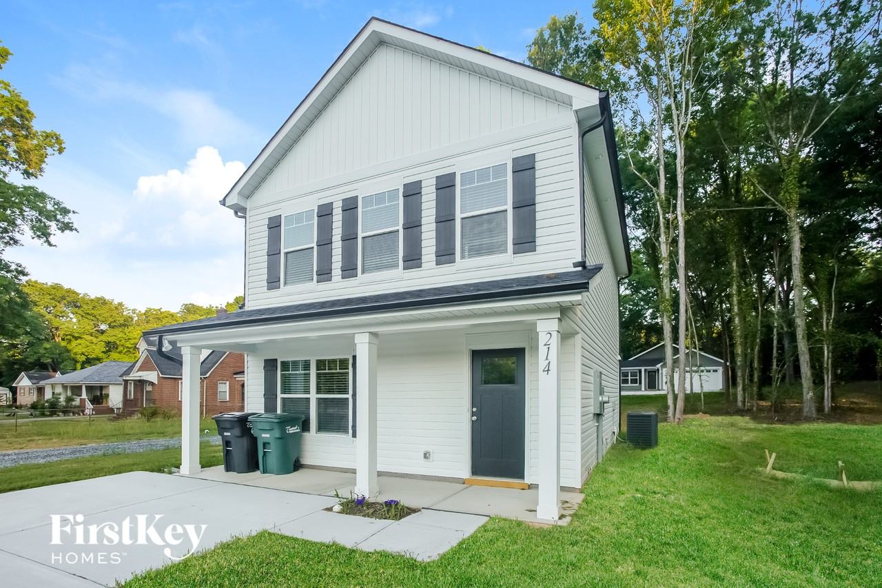 214 Parkway Ave Nw - Photo 3 of 15