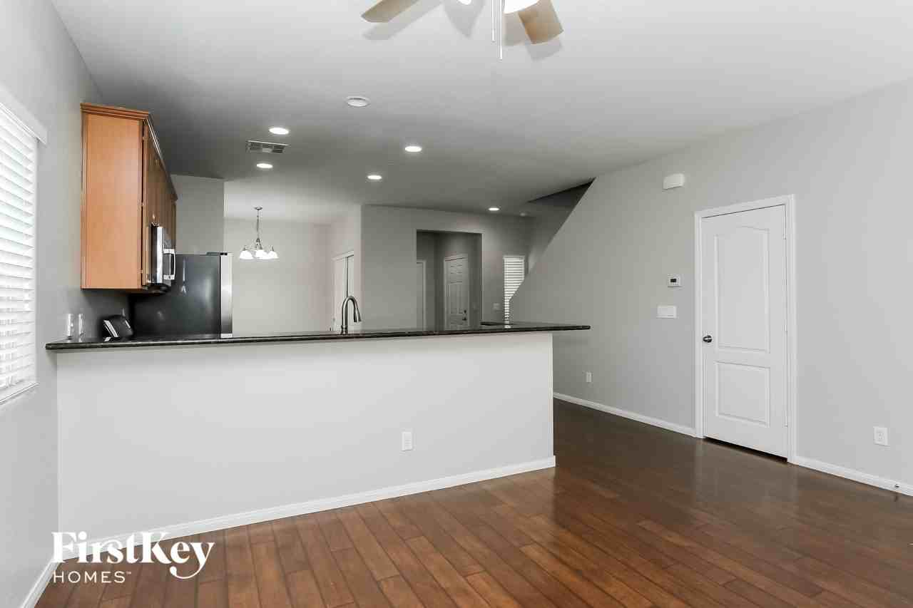 7600 Scarlet Tapestry Ct - Photo 2 of 15