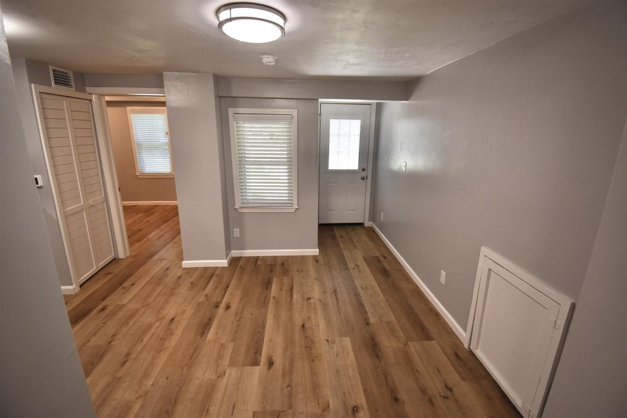 437 W 6th Ave #B - Photo 2 of 11