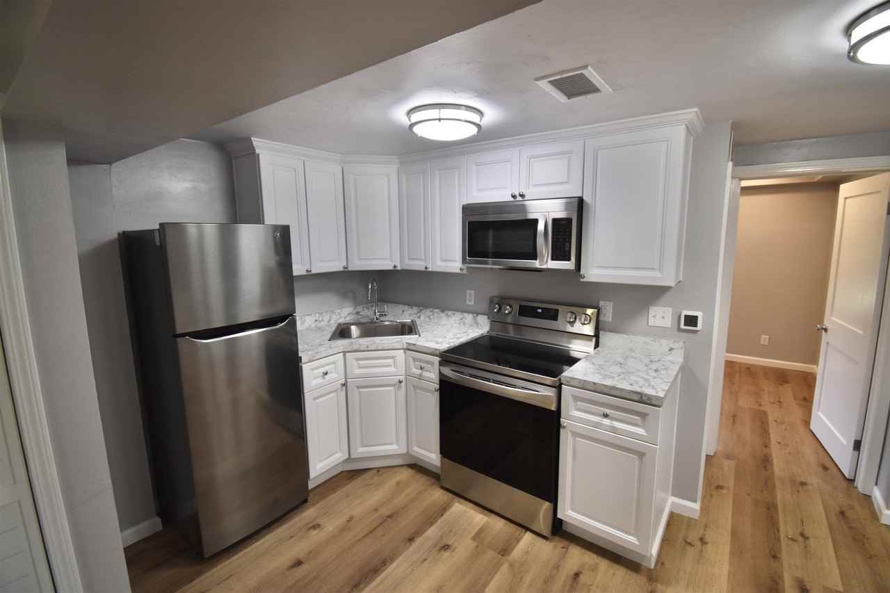 437 W 6th Ave #B - Photo 3 of 11