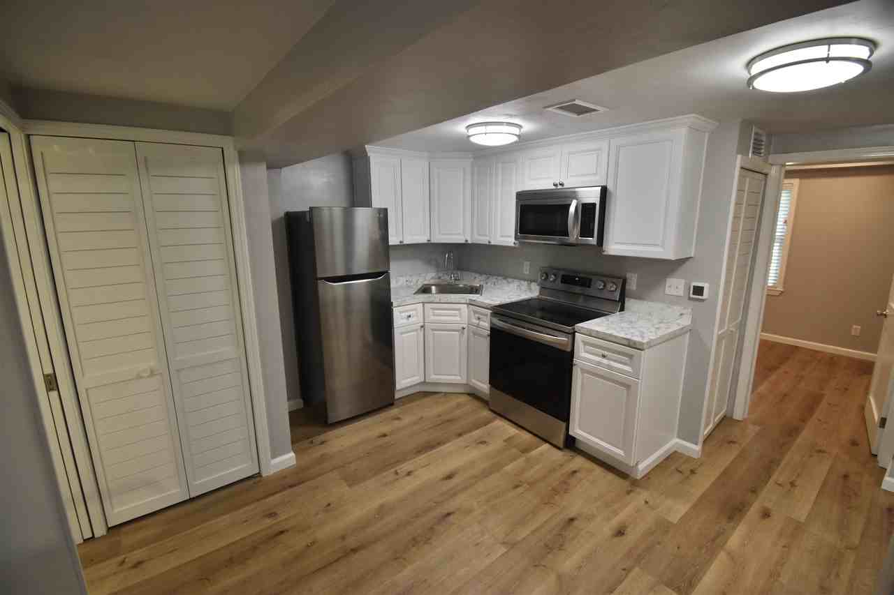 437 W 6th Ave #B - Photo 4 of 11