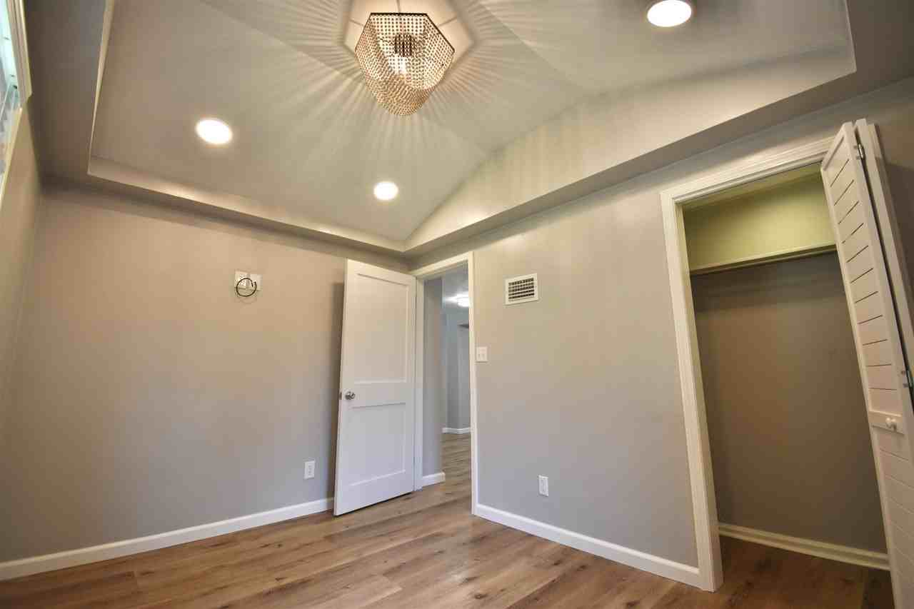 437 W 6th Ave #B - Photo 7 of 11