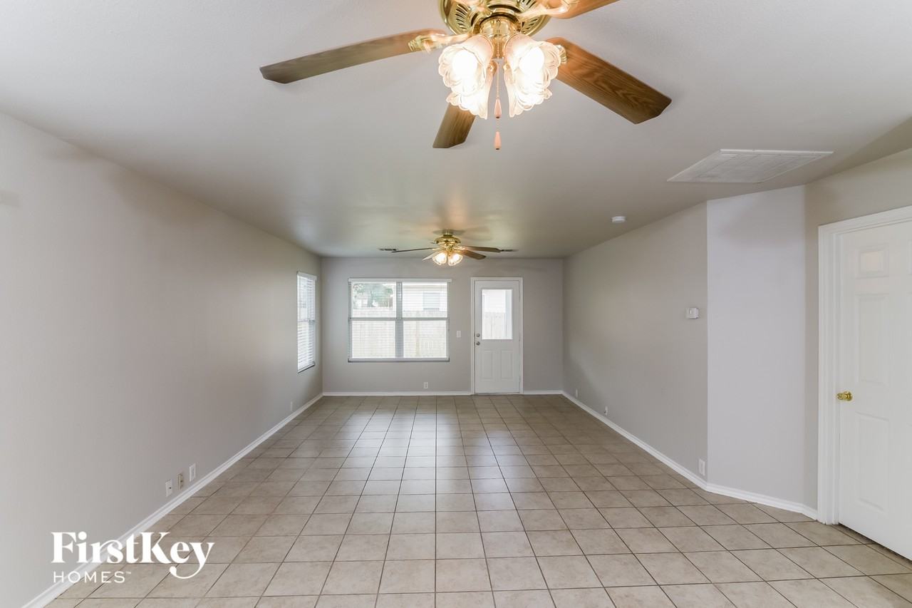 5124 Storm King - Photo 3 of 15