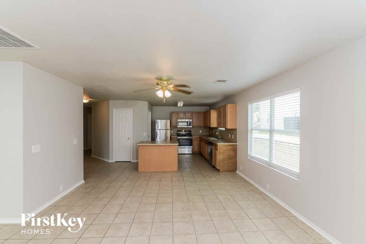 5124 Storm King - Photo 4 of 15