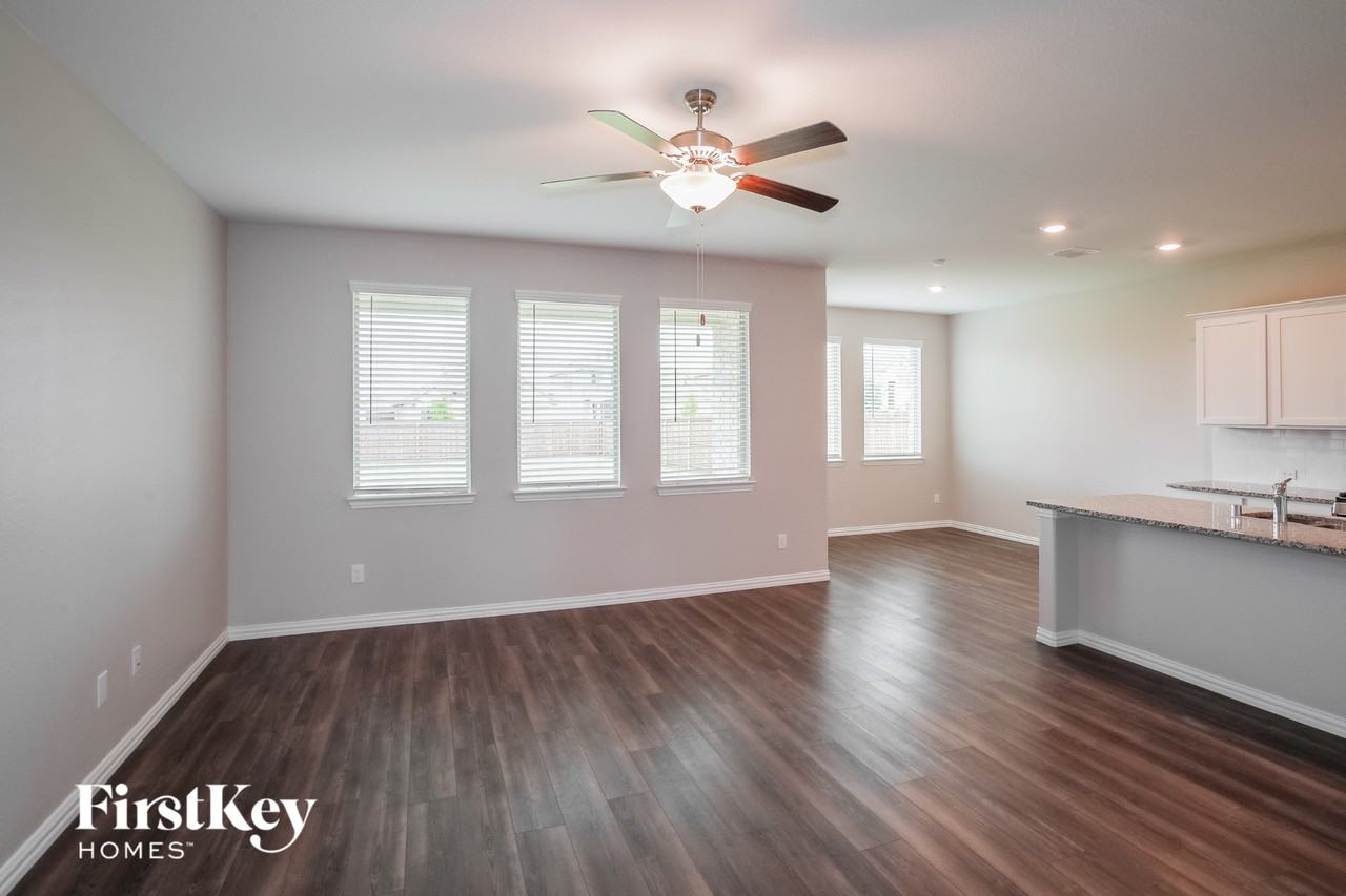 1222 Seurat Ct - Photo 2 of 15