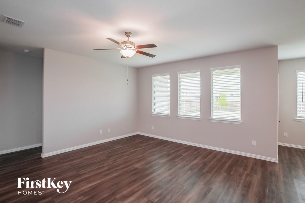 1222 Seurat Ct - Photo 3 of 15